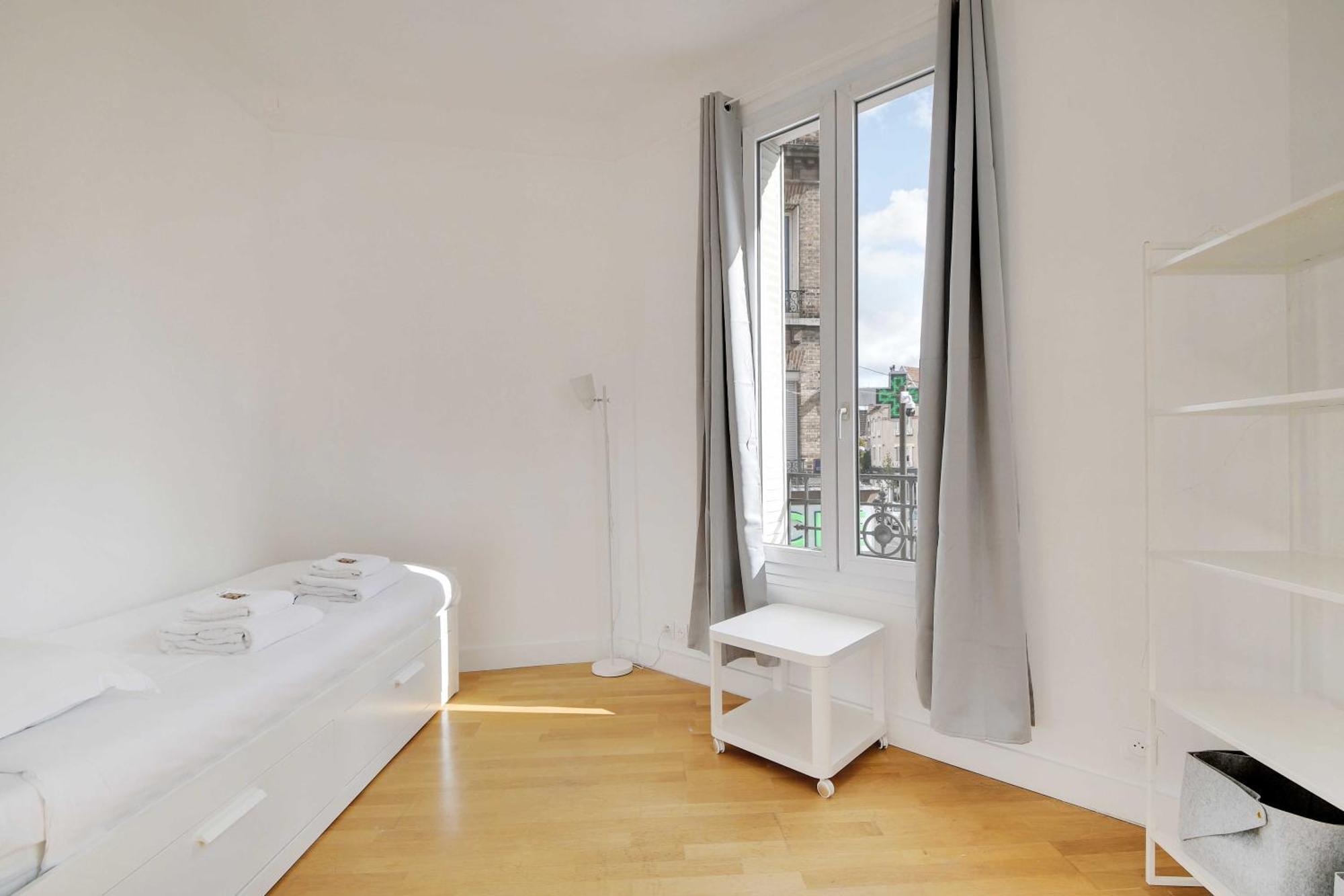 Comfortable Flat Near Paris - *